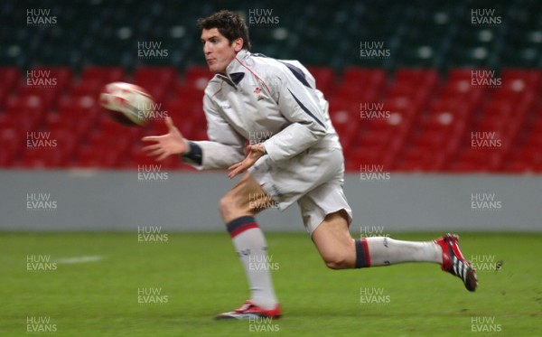 16.11.06 - Wales Rugby Training - James Hook during training 