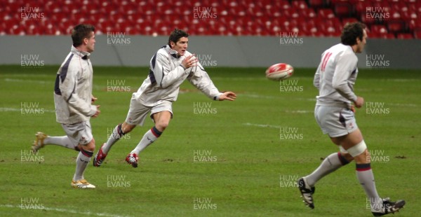 16.11.06 - Wales Rugby Training - James Hook during training 
