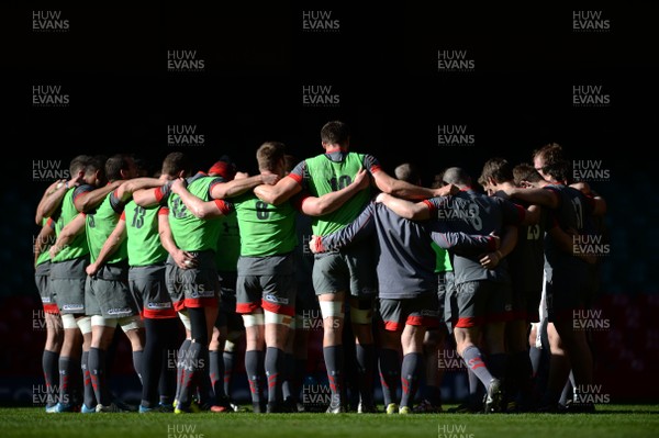 200214 - Wales Rugby Training -Players huddle during training