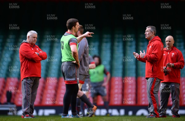 200214 - Wales Rugby Training -George North talks to Rob Howley(R) and Warren Gatland(L) during training