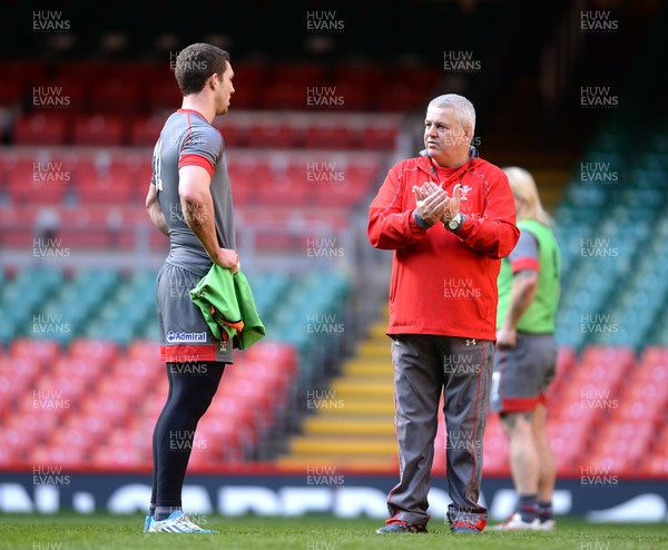 200214 - Wales Rugby Training -Warren Gatland talks to George North during training