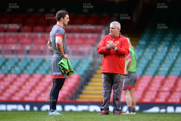 200214 - Wales Rugby Training -Warren Gatland talks to George North during training