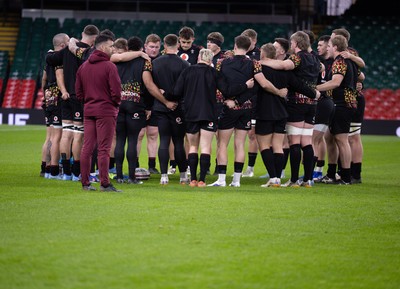 200226 - Wales Captain’s run - The Wales team huddle up during Captain’s run ahead of their Six Nations match against Scotland