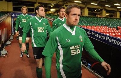 21.11.08 - Wales Rugby Training - Shane Williams walks out for training 