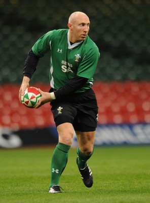 21.11.08 - Wales Rugby Training - Tom Shanklin in action during training 