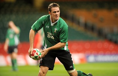 21.11.08 - Wales Rugby Training - Lee Byrne in action during training 