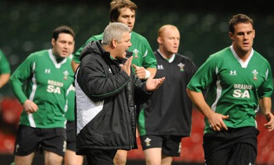 21.11.08 - Wales Rugby Training - Wales coach, Warren Gatland during training 