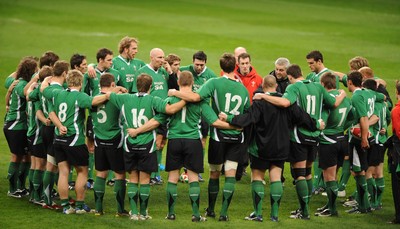 21.11.08 - Wales Rugby Training - Wales players gather for a huddle during training 