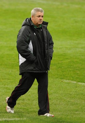 21.11.08 - Wales Rugby Training - Wales coach, Warren Gatland during training 