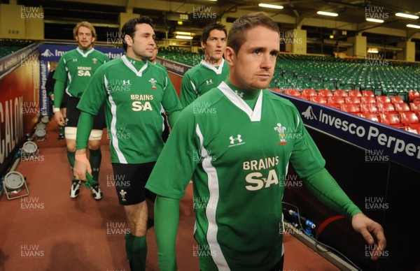 21.11.08 - Wales Rugby Training - Shane Williams walks out for training 