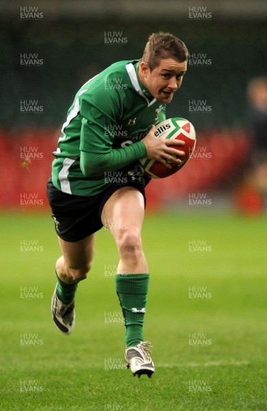21.11.08 - Wales Rugby Training - Shane Williams in action during training 