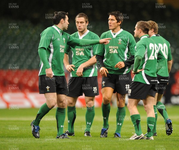 21.11.08 - Wales Rugby Training - Stephen Jones and James Hook during training 
