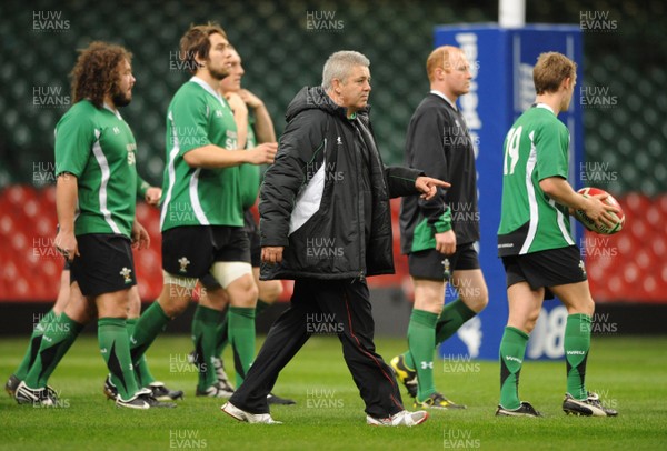 21.11.08 - Wales Rugby Training - Wales coach, Warren Gatland during training 