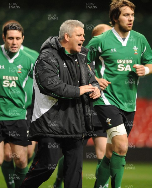 21.11.08 - Wales Rugby Training - Wales coach, Warren Gatland during training 