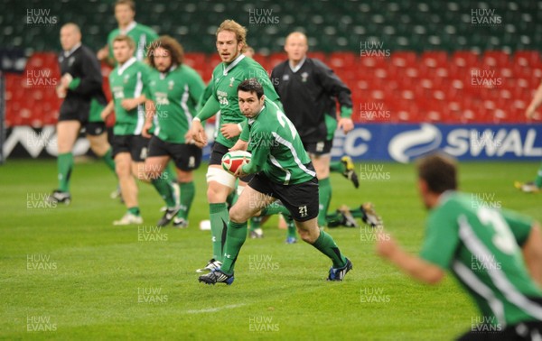 21.11.08 - Wales Rugby Training - Stephen Jones in action during training 