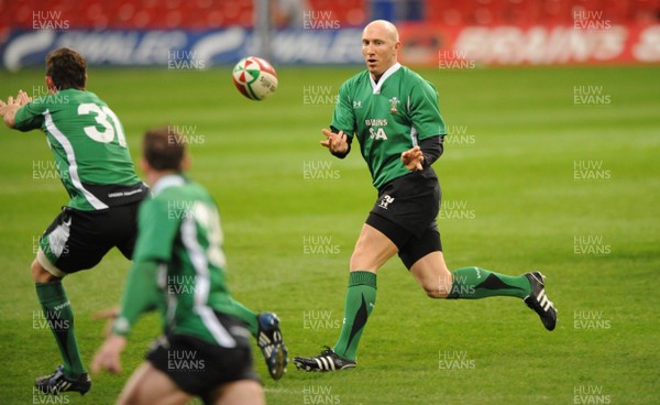 21.11.08 - Wales Rugby Training - Tom Shanklin in action during training 