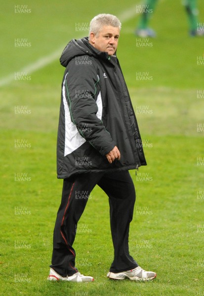 21.11.08 - Wales Rugby Training - Wales coach, Warren Gatland during training 