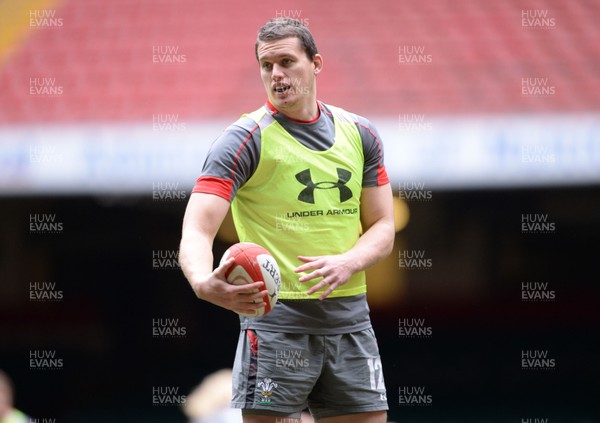 291113 - Wales Rugby Training -Ian Evans during training