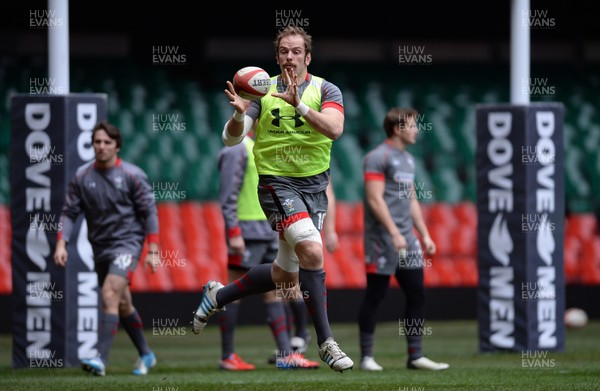 291113 - Wales Rugby Training -Alun Wyn Jones during training