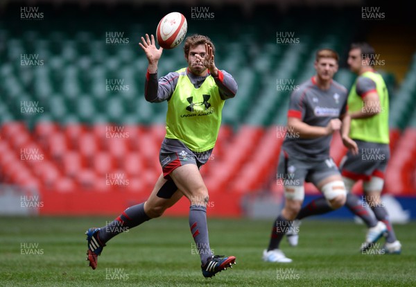 291113 - Wales Rugby Training -Leigh Halfpenny during training