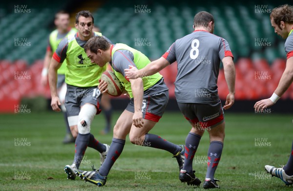 291113 - Wales Rugby Training -Gethin Jenkins during training