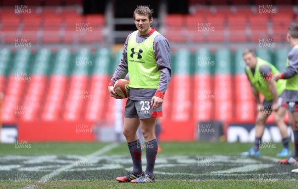 291113 - Wales Rugby Training -Dan Biggar during training