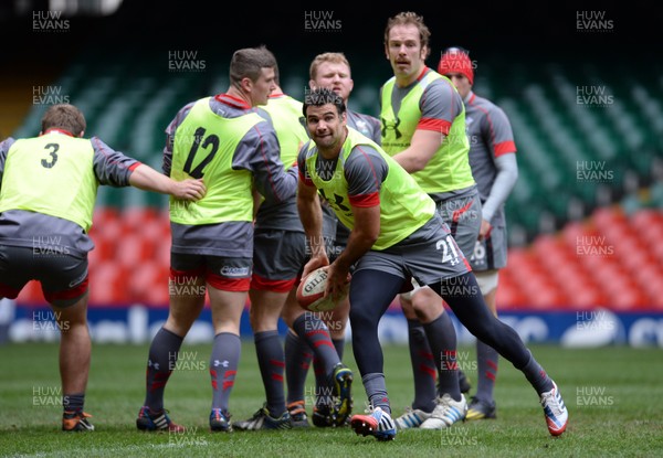 291113 - Wales Rugby Training -Mike Phillips during training