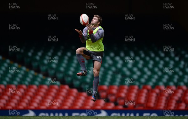 291113 - Wales Rugby Training -Leigh Halfpenny during training