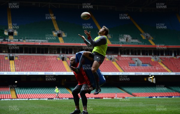 291113 - Wales Rugby Training -Leigh Halfpenny during training