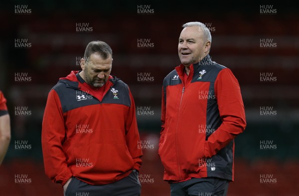 291119 - Wales Captains Run, Principality Stadium -  Wales head coach Wayne Pivac, right, with forwards coach Jonathan Humphreys during Captains Run ahead of their match against the Barbarians