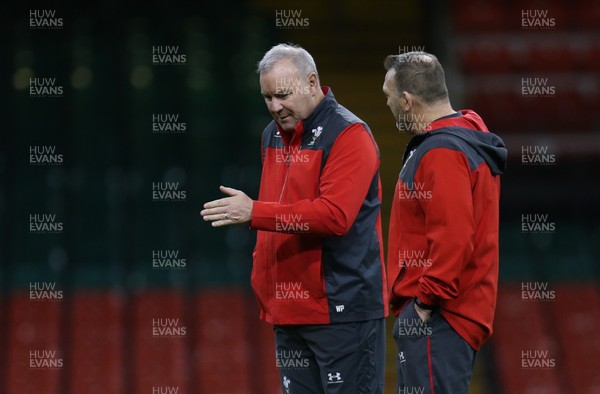 291119 - Wales Captains Run, Principality Stadium -  Wales head coach Wayne Pivac, left, with forwards coach Jonathan Humphreys during Captains Run ahead of their match against the Barbarians