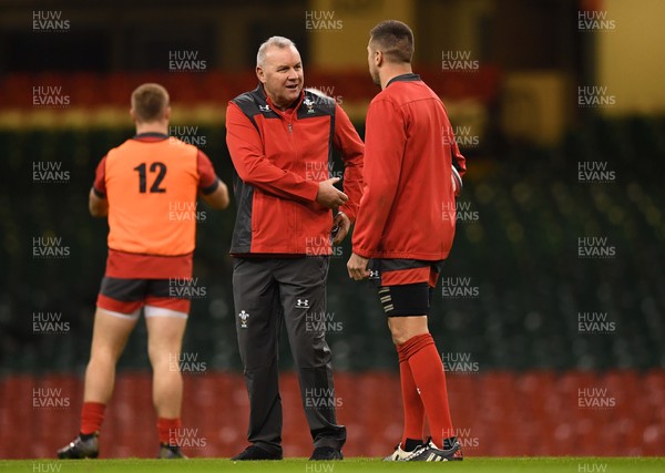 291119 - Wales Rugby Training - Wayne Pivac and Justin Tipuric during training
