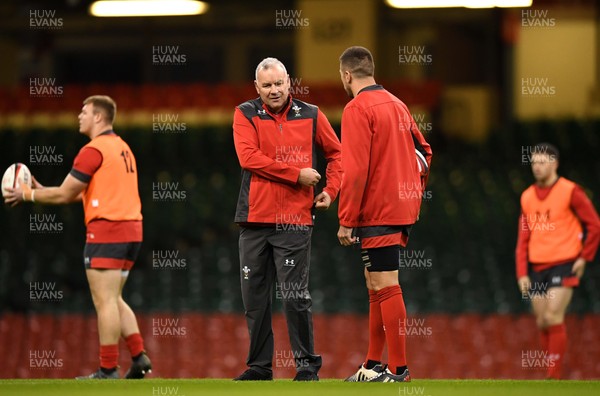 291119 - Wales Rugby Training - Wayne Pivac and Justin Tipuric during training