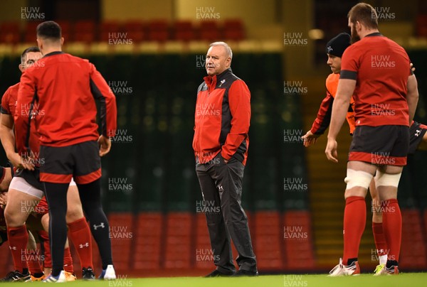 291119 - Wales Rugby Training - Wayne Pivac during training