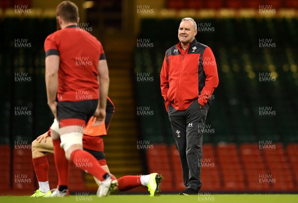 291119 - Wales Rugby Training - Wayne Pivac during training