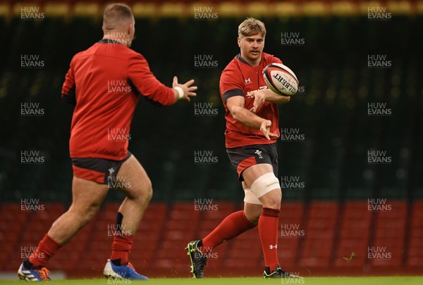 291119 - Wales Rugby Training - Aaron Wainwright during training