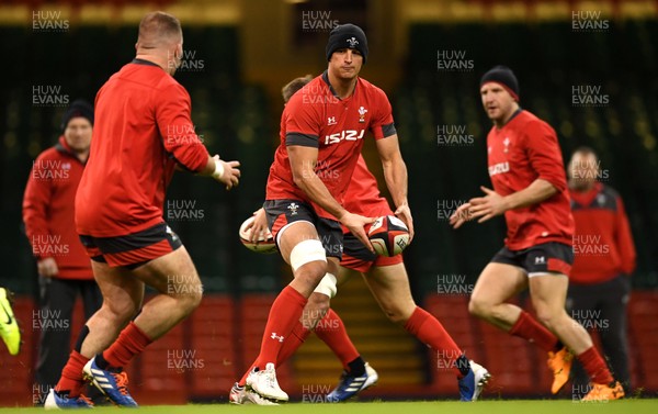 291119 - Wales Rugby Training - Aaron Shingler during training