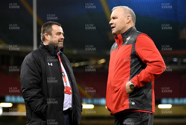 291119 - Wales Rugby Training - Martyn Phillips and Wayne Pivac during training