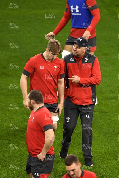 310120 - Wales Rugby Training - Aaron Wainwright and Wayne Pivac during training