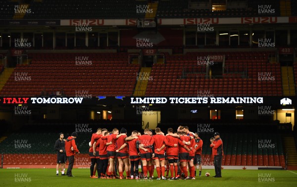 310120 - Wales Rugby Training - Players huddle during training