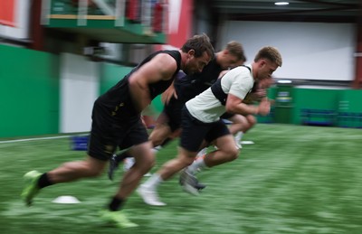 280525 - Wales Senior Men Conditioning Session - Rhodri Williams and Cameron Winnett during an optional conditioning session ahead of next week’s start of the training camp for the Wales Summer Tour to Japan
