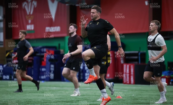 280525 - Wales Senior Men Conditioning Session - Elliot Dee during an optional conditioning session ahead of next week’s start of the training camp for the Wales Summer Tour to Japan