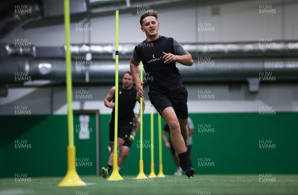 280525 - Wales Senior Men Conditioning Session - Alex Mann during an optional conditioning session ahead of next week’s start of the training camp for the Wales Summer Tour to Japan