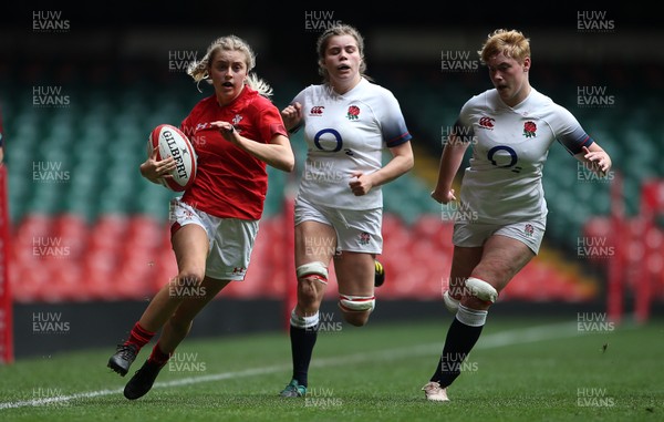 300419 - Wales Women Emerging Talent v England U18s Development Group - Bethan Huntley of Wales runs in to score a try