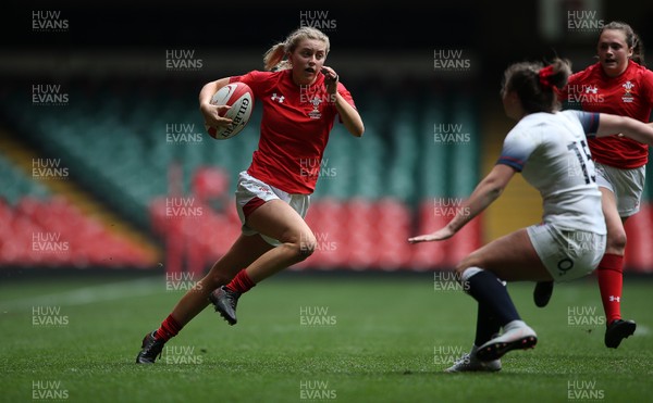 300419 - Wales Women Emerging Talent v England U18s Development Group - Bethan Huntley of Wales runs in to score a try