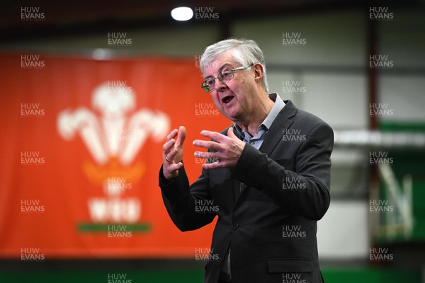 210322 - Wales First Minister Mark Drakeford Visits Wales Women Rugby Squad - 