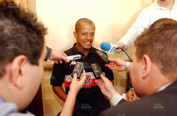 080903 - Wales Football Media Interviews - Wales' Robert Earnshaw looking forward to meeting Finland on Wednesday