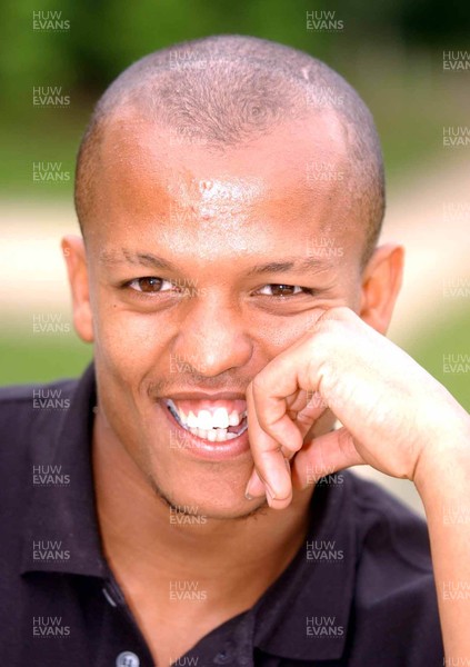 080903 - Wales Football Media Interviews - Wales' Robert Earnshaw in good spirits as he looks forward to the game against Finland on Wednesday 