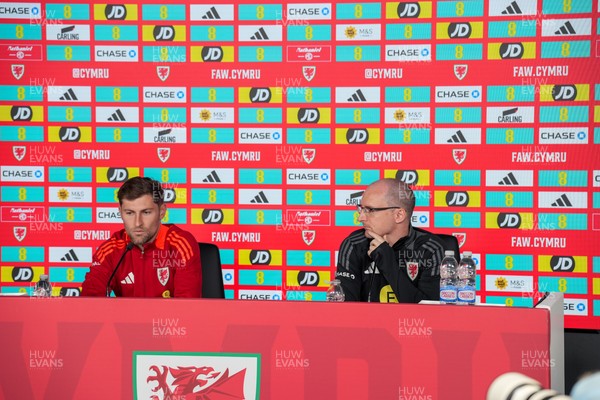 080925 - Wales Football Press Conference - 