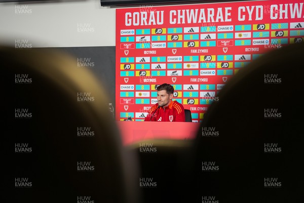 080925 - Wales Football Press Conference - 